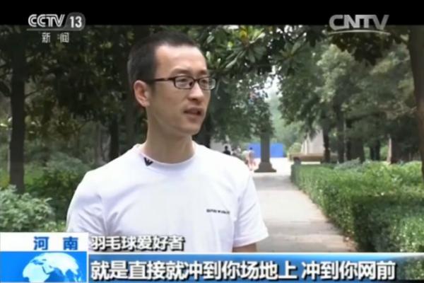 洛阳广场舞老人因篮球场暂时关闭，强行占领附近羽毛球场