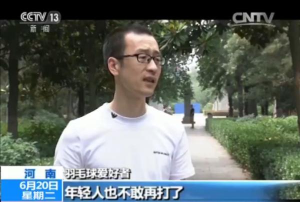 洛阳广场舞老人因篮球场暂时关闭，强行占领附近羽毛球场