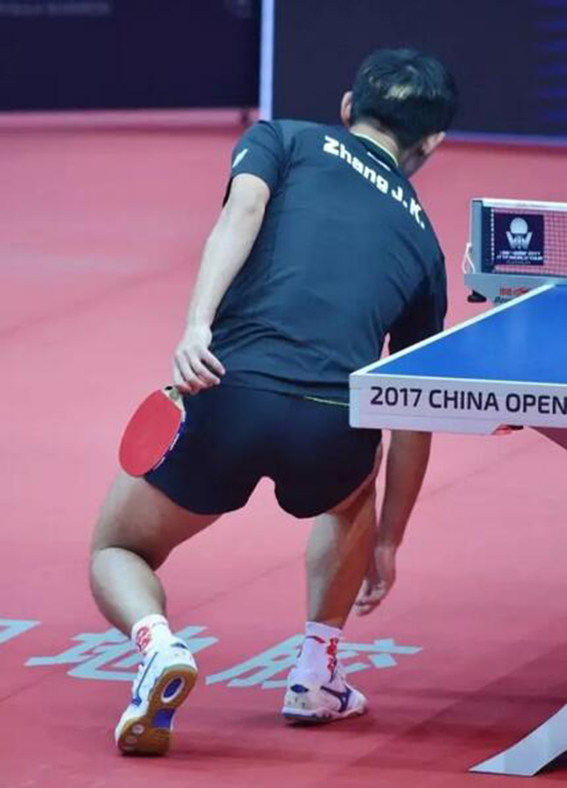 张继科因伤退赛引粉丝流泪退场，国乒适度网红化在所难免