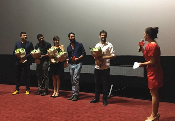 专访｜《静默之下》：缺席的父亲和战争的苦难