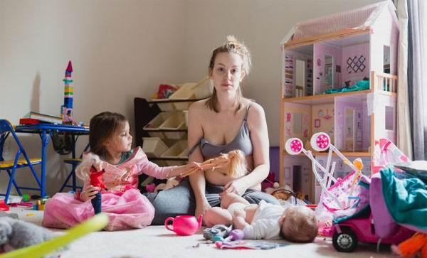 产后抑郁妈妈用照片发声：朋友圈晒幸福不如直面内心的脆弱