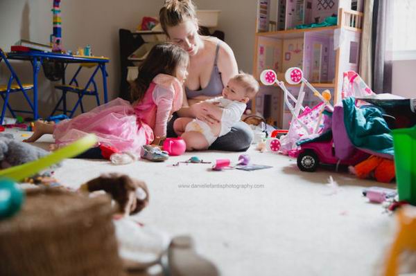 产后抑郁妈妈用照片发声：朋友圈晒幸福不如直面内心的脆弱