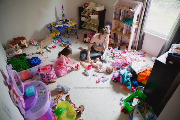 产后抑郁妈妈用照片发声：朋友圈晒幸福不如直面内心的脆弱