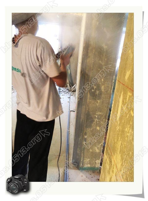 门头返工和线槽粉补 (7).jpg