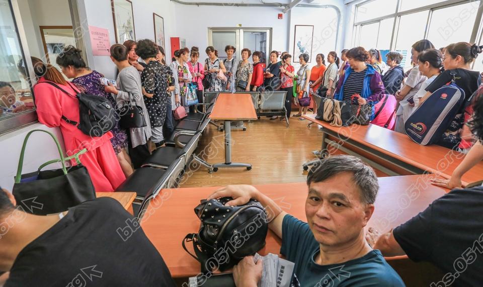 幸福需要正能量   南通市老年大学招生火爆 (7).jpg