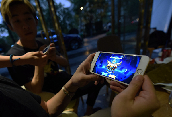 小学生为玩王者荣耀“偷”光家里积蓄，沉迷游戏有何心理原因