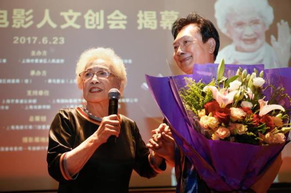 提起王丹凤，也许你就会哼起那首歌：小燕子，穿花衣