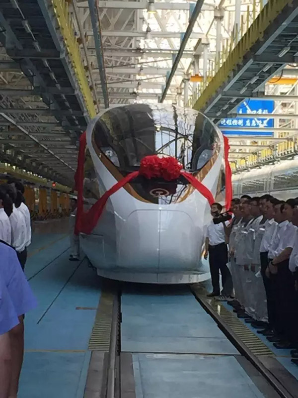 从和谐号到复兴号：时速可达400公里，能连挂所有高铁车型