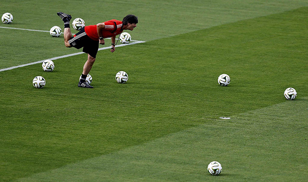 勒夫执教德国100胜！对世界冠军实现扁平化管理，他有一套