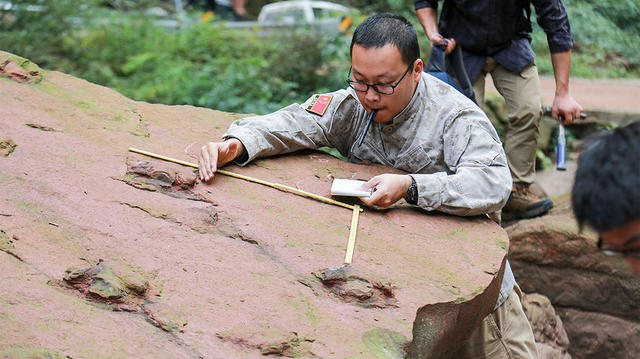 邢立达：为了发现中国的恐龙，他正在和推土机赛跑