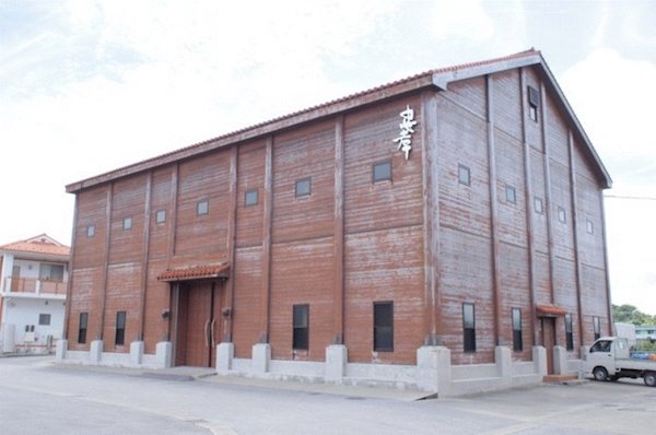 去冲绳还只想到吃海鲜？喝点儿泡盛才是正经事