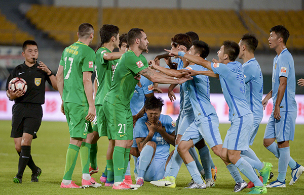 国安苏宁赛后再现冲突，这次打人的外援要被停赛几场