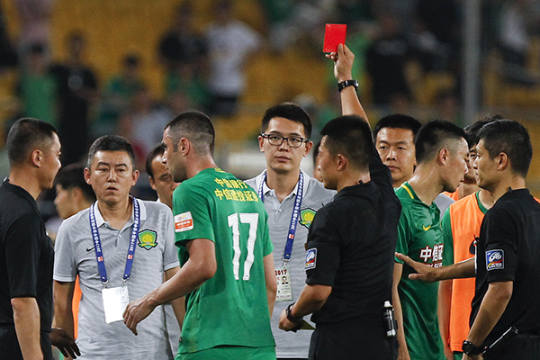 国安苏宁赛后再现冲突，这次打人的外援要被停赛几场