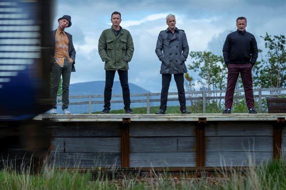 睡不着｜许你出走半生，归来仍是废柴