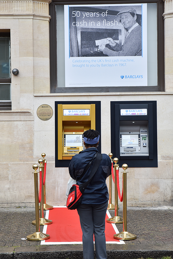 趣看｜你知道吗？世界第一台自动取款机50岁啦