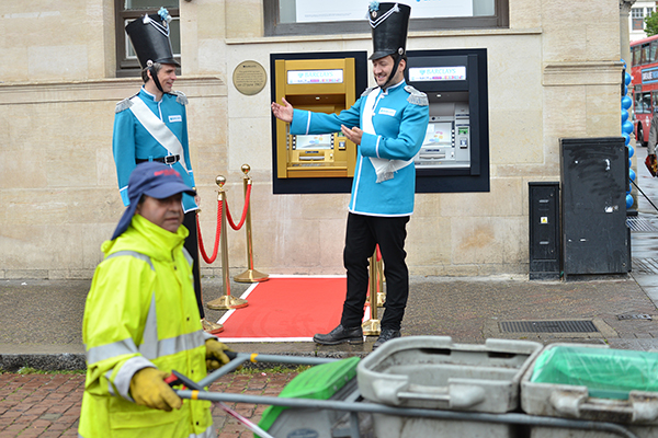 趣看｜你知道吗？世界第一台自动取款机50岁啦