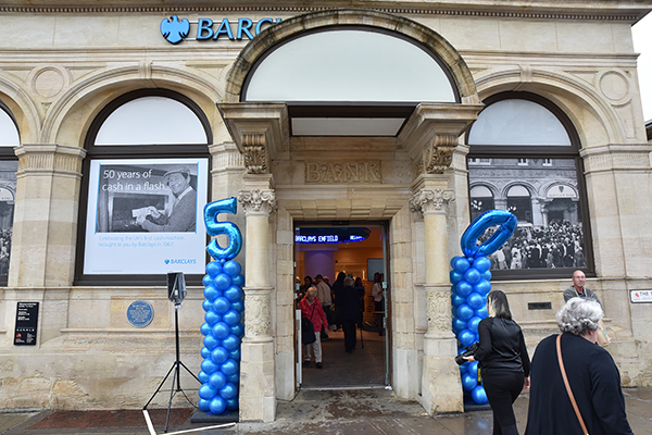 趣看｜你知道吗？世界第一台自动取款机50岁啦