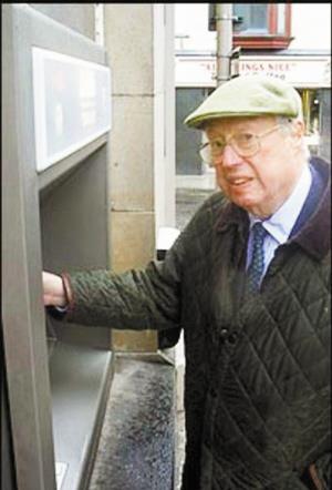 趣看｜你知道吗？世界第一台自动取款机50岁啦