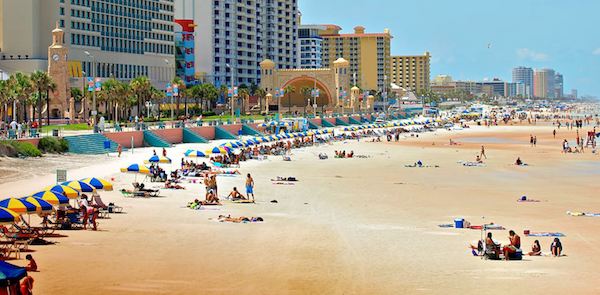 从《变形金刚》里找些旅行灵感，这几个赛车场值得一去