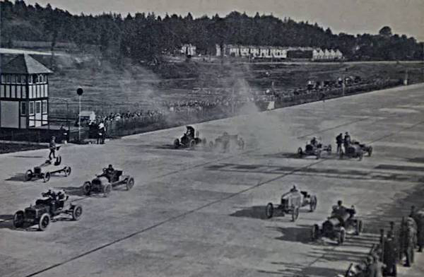 从《变形金刚》里找些旅行灵感，这几个赛车场值得一去