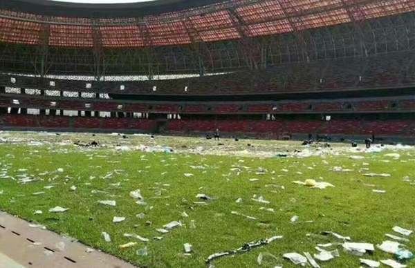 张学友演唱会损毁草皮引争议，球场变“菜地”成中国足球之痛