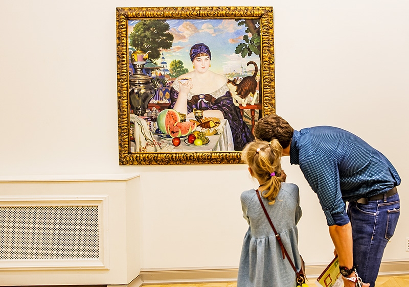 俄罗斯博物馆里的父女
