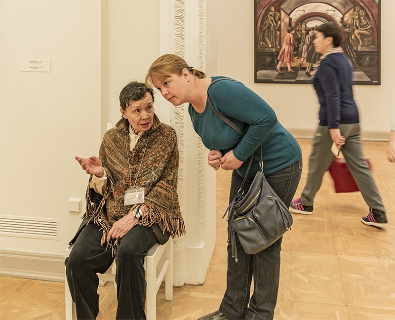 询问博物馆工作人员