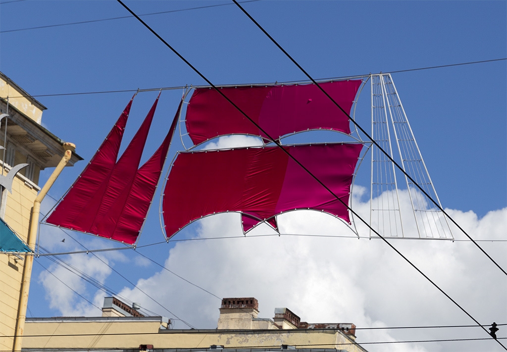 6月23日是俄罗斯3俄罗斯的每年一度的红帆节，代表着学校放假的开始