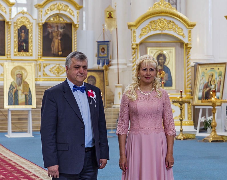 接受洗礼的夫妇