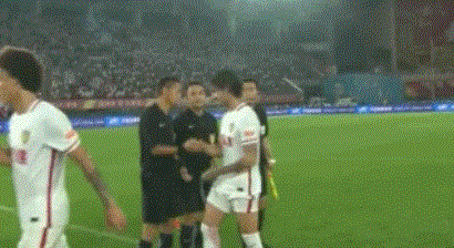 赛后不与裁判握手，恒大罚款队长郑智10万元，领队降工资