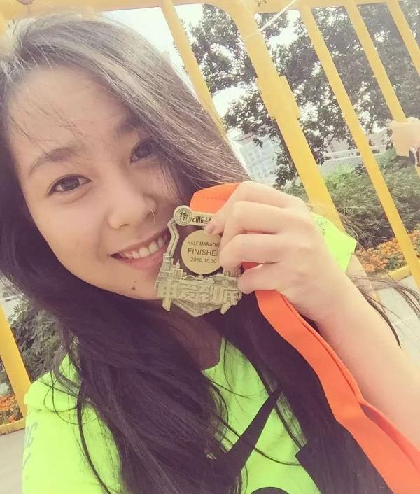 不训练就跑马拉松是种什么体验，这个妹子哭着通过终点