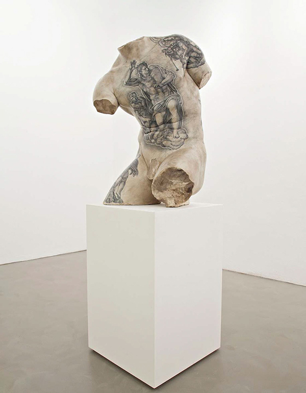 趣看｜给雕塑加上纹身，被黑化的艺术经典