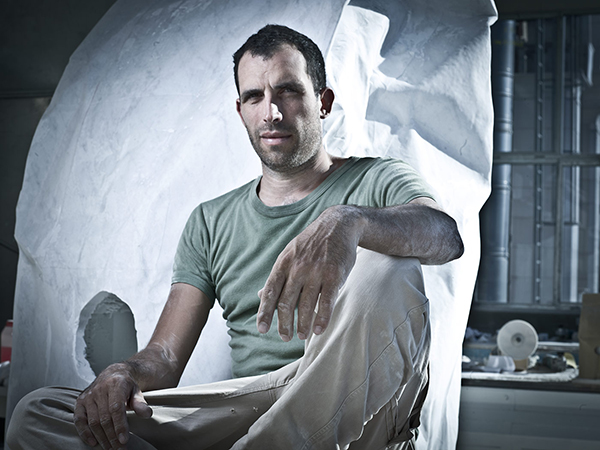 趣看｜给雕塑加上纹身，被黑化的艺术经典