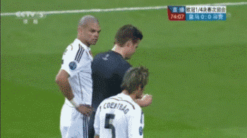 武僧佩佩十年皇马生涯落幕，其实他的犯规比梅西内马尔都少