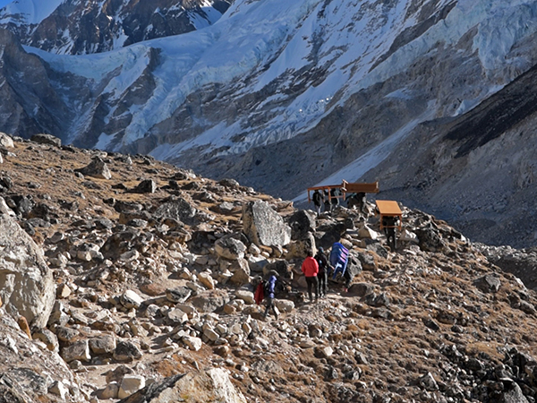 徒步8天攀登5200米珠峰大本营，只为在世界之巅做一顿饭