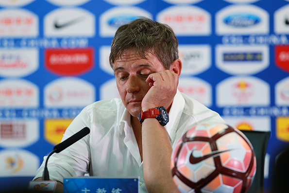 富力遭遇“人在囧途”：开赛前才到球场，遭绝杀失利该怪谁