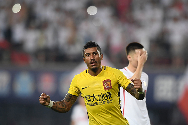 一个巴西国脚的罗生门：留在中超赚钱，还是转会巴萨圆梦