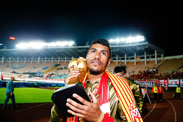 一个巴西国脚的罗生门：留在中超赚钱，还是转会巴萨圆梦