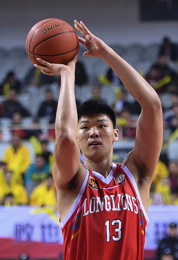 日本男篮世青赛找到未来核心，但周琦之后的中国篮球却断档了