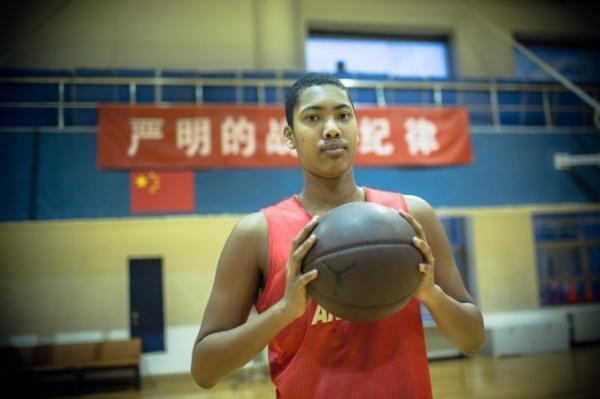 日本男篮世青赛找到未来核心，但周琦之后的中国篮球却断档了