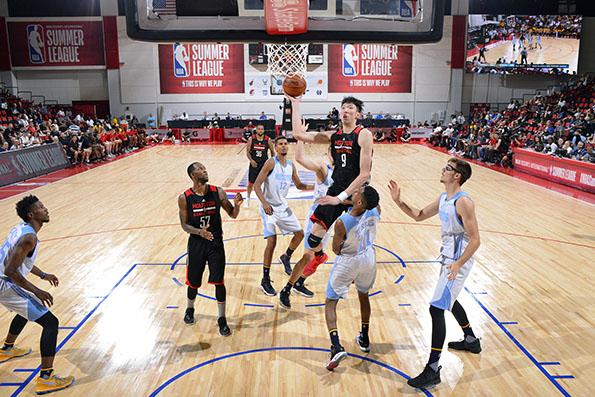 张佳玮丨别只在意周琦的得分，他是个没有内力的令狐冲