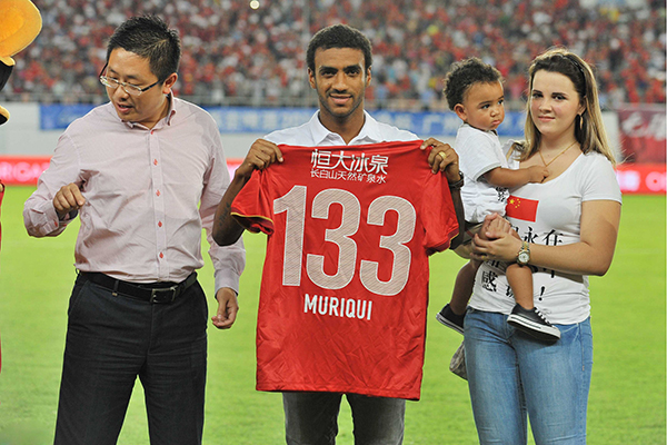 特写丨他毫不犹豫在国足球衣上签名，穆里奇曾如此想念中国