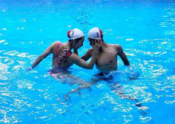 中国花游诞生男女搭档！相差7岁，他们在水中演绎爱情故事