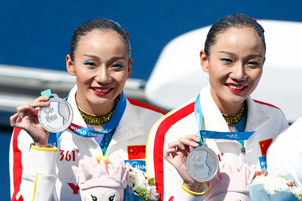 文婷姐妹花世锦赛花游摘银，曾遭黑幕的她们等来命运的成全