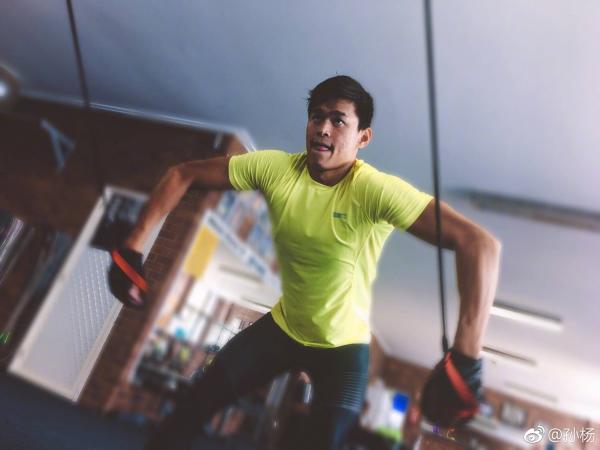 孙杨魔鬼备战把自己练到哭，世锦赛带队迈向“王者之师”