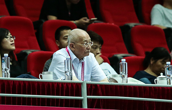 对话魏纪中：体育领域外行也能领导内行，关键在学习