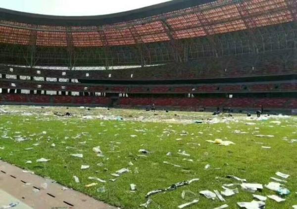 明星演唱会再度损毁球场草皮，这次轮到黑龙江球迷“哭了”