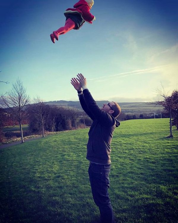 吓出一头汗！技术宅爸爸用心良苦提醒父母注意宝宝安全