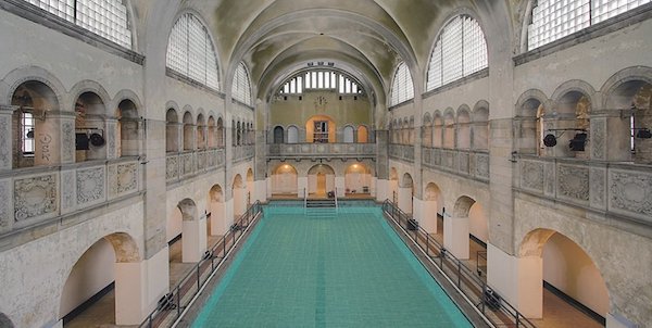 炎炎夏日，快来这些最美的复古泳池拗造型！