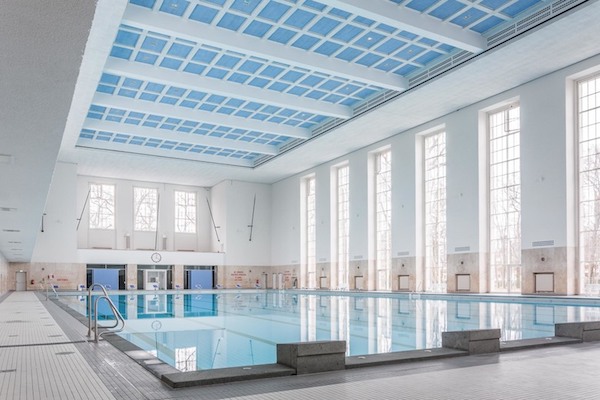 炎炎夏日，快来这些最美的复古泳池拗造型！